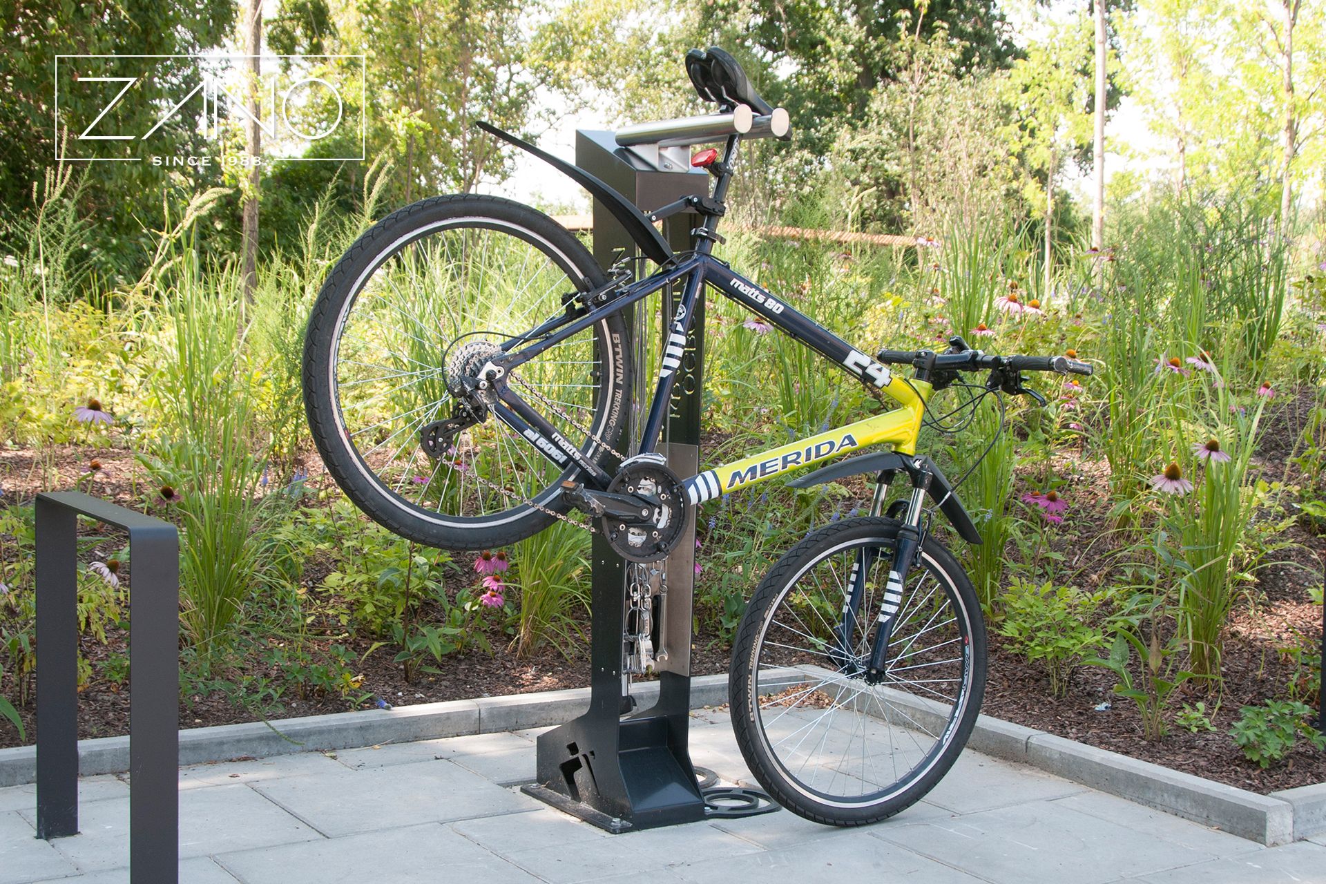 Kangu bicycle repair station