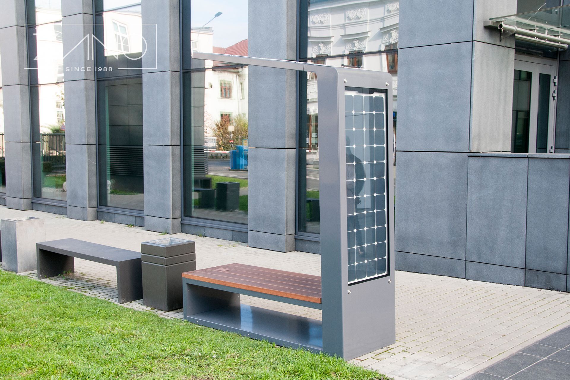 Nova Energia | bench entirely powered by photovoltaic panels