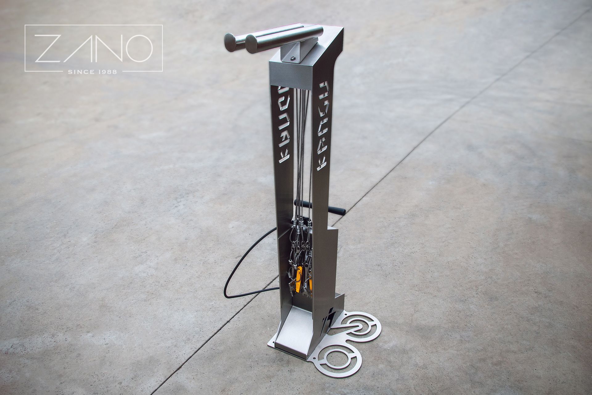 Kangu bike station with floor pump